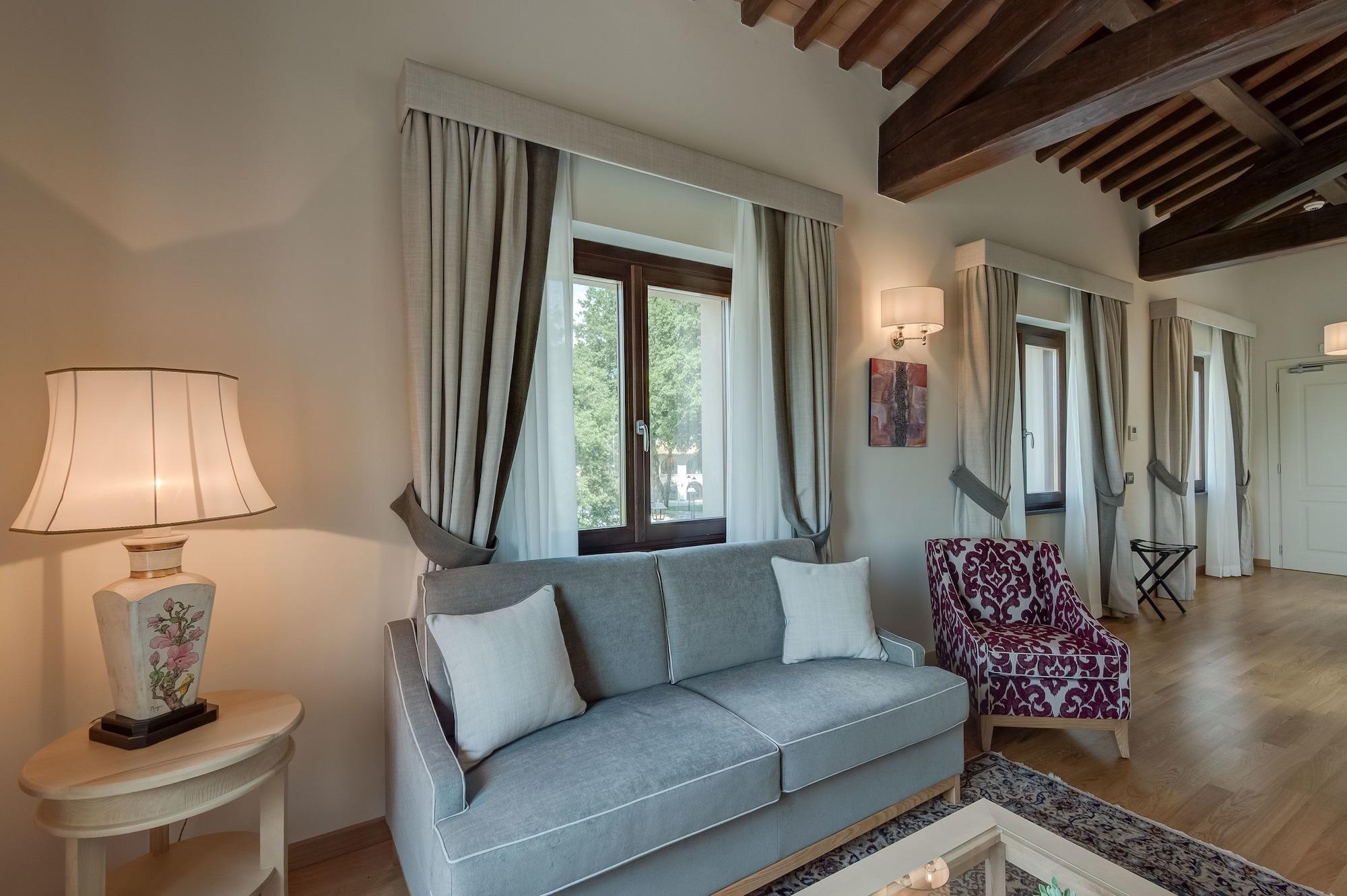 Borgo La Chiaracia & 5*